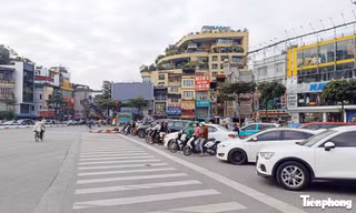 Hơn 1.800 camera AI tại Hà Nội vận hành: Tài xế dừng đèn đỏ 'thẳng như kẻ chỉ'
