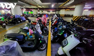 Nhiều hầm chung cư ở Hà Nội chỉ nhận gửi xe điện, chưa có chỗ sạc vì lo cháy nổ