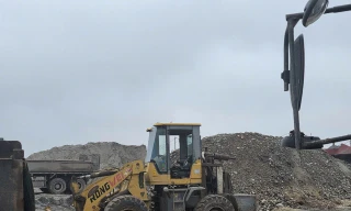 Phát hiện nhiều vi phạm về bến bãi vật liệu xây dựng trên tuyến sông Hồng, sông Tiền