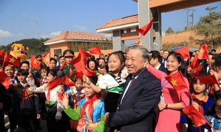 Tổng Bí thư Tô Lâm cùng Đoàn công tác Trung ương dự Lễ khánh thành Trường liên cấp Tiểu học và Trung học cơ sở Si Pa Phìn.