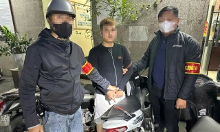 Bị truy đuổi, nhóm 'quái xế' đạp vào đầu xe máy cảnh sát 141 để bỏ trốn