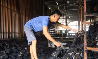 Bỏ của cứu người, vợ chồng trắng tay sau vụ cháy 4 nhà ở Lào Cai