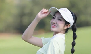 Hoa hậu Hà Trúc Linh thích thú khi lần đầu tập chơi golf 