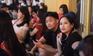 50.000 người đổ về Đông Anh bất chấp mưa trắng trời 
