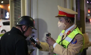 Hà Nội: CSGT phát hiện 125 tài xế vi phạm nồng độ cồn trong ngày 'lễ tình nhân'