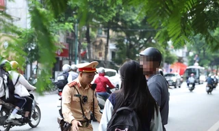 'Chiều con', nhiều phụ huynh ở Hà Nội vi phạm luật giao thông