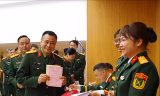 NSND Tự Long, Quyền Linh, nhạc sĩ Nguyễn Văn Chung và hàng chục nghệ sĩ đi bầu cử 