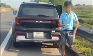 Tài xế dừng xe trên cao tốc ‘giải quyết nỗi buồn’ có thể bị phạt 13 triệu đồng