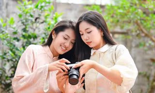 Các người đẹp Hoa hậu Việt Nam check-in tại ngôi chùa 2.000 năm tuổi ở Bắc Ninh