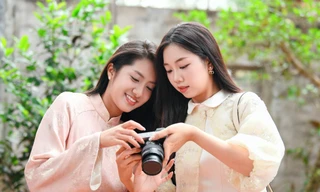 Các người đẹp Hoa hậu Việt Nam check-in tại ngôi chùa 2.000 năm tuổi ở Bắc Ninh