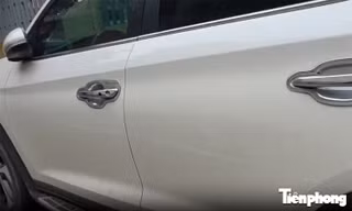 Hà Nội: Chủ ô tô đỗ gần UBND phường Láng bị gọi điện đe dọa, cào xước nham nhở thân xe