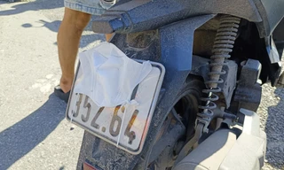 3 ngày xử lý gần 370 tài xế che dán biển số và dùng điện thoại ở Hà Nội