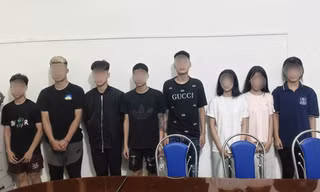 Mâu thuẫn chơi game online, nữ sinh bị xé quần áo quay video làm nhục