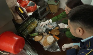 Hà Nội: Phát hiện cơ sở dùng chất cấm sản xuất 300 tấn giò chả