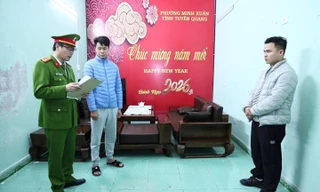 Bắt giam đối tượng kéo kính ôtô làm kẹt tay, kéo lê CSGT tại Tuyên Quang