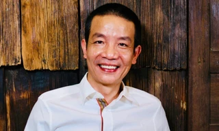 Nhạc sĩ Nguyễn Vĩnh Tiến trở thành y sĩ ở tuổi 52 