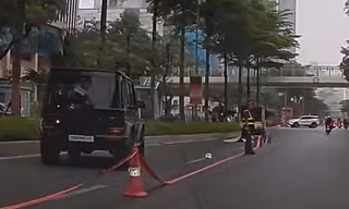 Hà Nội: Cụ ông tử vong sau va chạm với ô tô Mercedes G63
