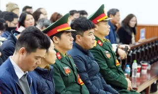 Rất đông bị hại có mặt tại phiên tòa sáng 7/1.