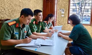 Công an Hà Nội bắt đối tượng lừa bán hơn 60 vé giả xem diễu binh, diễu hành