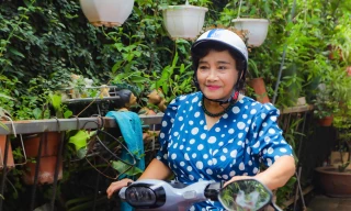 NSND Thanh Tú 81 tuổi vẫn đi xe máy, bơi 1.000 m mỗi ngày