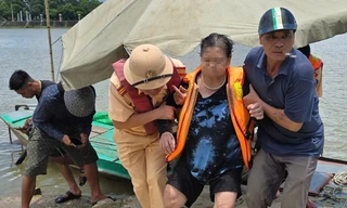 Cứu người phụ nữ đuối nước ở Bắc Ninh