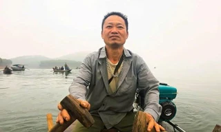 Người hùng Hà Ngọc Sơn đã dũng cảm cứu 6 người thoát nạn trong vụ chìm tàu ở hồ Thác Bà tối 21/2. Ảnh: Trần Thanh