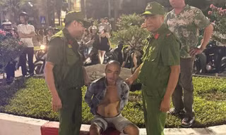 Hà Nội: Cảnh sát khống chế đối tượng dùng dao đuổi chém người đi đường