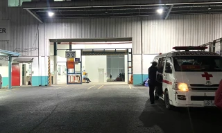 Sập trần nhà kho ở TP.HCM, 4 người rơi từ độ cao 10m