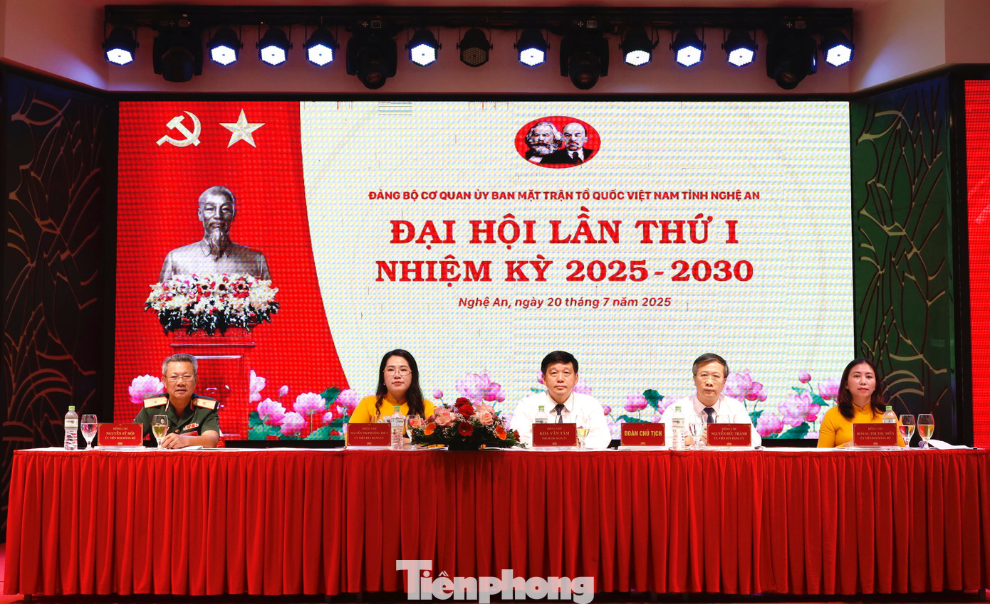 Đoàn Chủ tịch Đại hội. tp-3.jpg