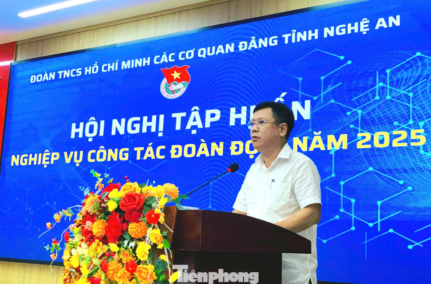 Phát biểu chỉ đạo Hội nghị, ông Trần Quang Hoà - Phó Bí thư Đảng uỷ các cơ quan Đảng tỉnh Nghệ An yêu cầu cán bộ Đoàn phải không ngừng học tập, rèn luyện, đổi mới tư duy để thích ứng với bối cảnh mới, nhất là trong việc ứng dụng công nghệ thông tin, truyền thông số và bảo vệ nền tảng tư tưởng của Đảng. tp-d6.jpg