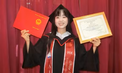 Cô gái người Mường đầu tiên trong bản tốt nghiệp đại học: Mong trở về tiếp sức trẻ em vùng cao
