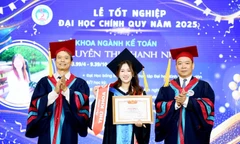 Sinh viên trường ĐH Kinh tế Quốc dân trong lễ tốt nghiệp năm 2025 Ảnh: NGHIÊM HUÊ 