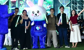 Bùng nổ năng lượng tuổi trẻ trong đêm nhạc Fest 'Chạm Việt Nam' 