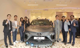 Vinfast mở showroom đầu tiên tại Ấn Độ trước thềm lễ khánh thành nhà máy xe điện 