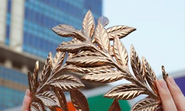 Cận cảnh vòng nguyệt quế dành cho Quán quân Đường lên đỉnh Olympia 25