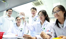Tiến sĩ trẻ với triển vọng về thuốc chống ung thư
