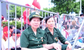 Gặp lại chị em, đồng đội năm xưa khi đi xem tổng hợp luyện A80