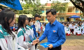 Bí thư Trung ương Đoàn dự lễ khai giảng tại Trường THPT Nguyễn Trãi, Quảng Ngãi 