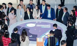 Đại biểu thanh niên Việt Nam tham quan văn phòng Alibaba của tỉ phú Jack Ma tại Chiết Giang