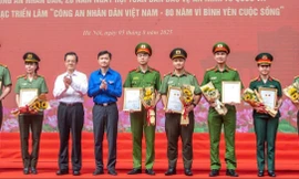 Trao giải Cuộc thi tìm hiểu 80 năm Ngày truyền thống Công an nhân dân 