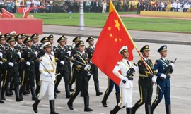 Hình ảnh quân nhân 4 nước sải bước trên quảng trường Ba Đình