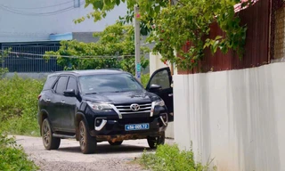 Công an khám xét một công ty hoạt động trong lĩnh vực mua bán nợ 