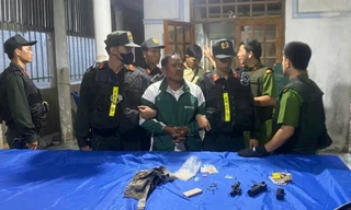 Khởi tố đối tượng dùng súng bắn bị thương trung tá công an 