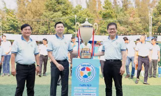 Bí thư Thường trực T.Ư Đoàn dự chung kết giải bóng đá thanh niên sinh viên quốc tế