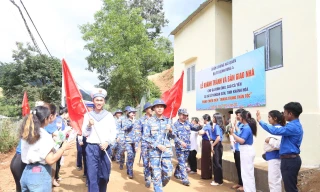 Vùng 4 Hải quân bàn giao căn nhà đầu tiên trong 'Chiến dịch Quang Trung'