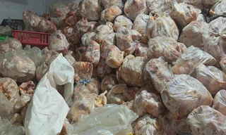 Phát hiện 10 tấn thịt gà '3 không' trong kho lạnh ở Nha Trang
