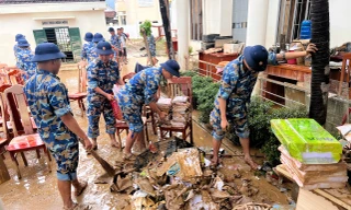 Nước rút đến đâu, bộ đội giúp dân đến đó