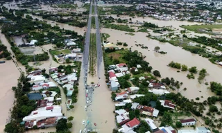 Nhiều nơi vẫn chìm trong nước, Khánh Hòa lại chuẩn bị đón đợt lũ tiếp theo