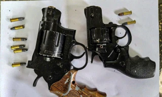 Từ tin báo của người dân, cảnh sát vây bắt thành công kẻ mang súng ra đường