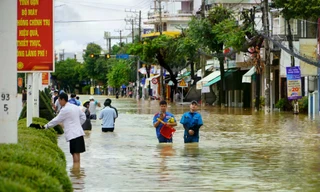 Nhiều khu vực ở Nha Trang chìm trong nước